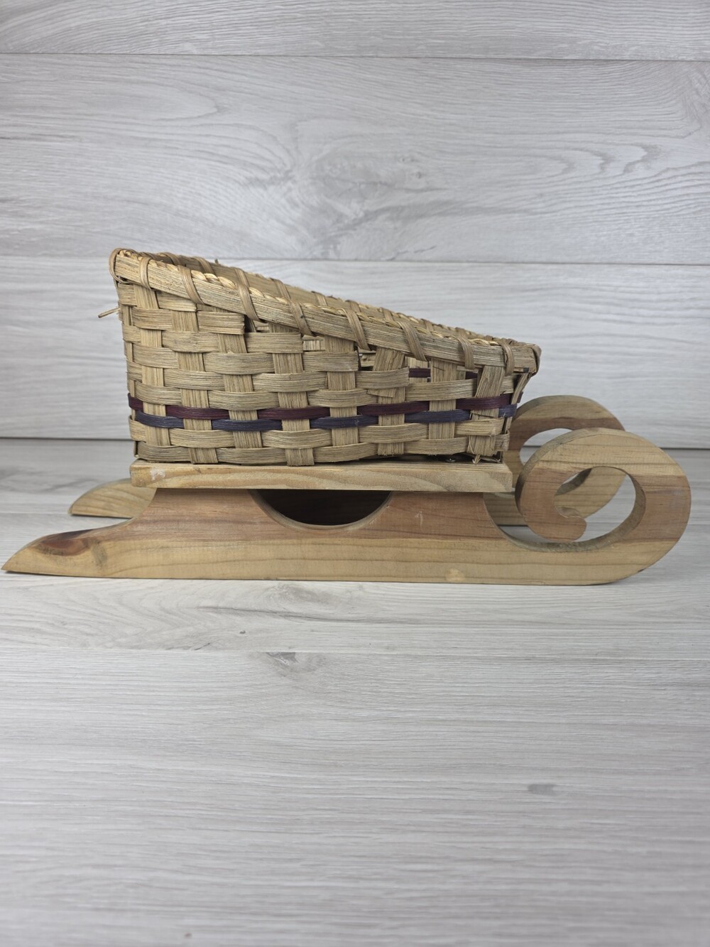 Vintage Wooden Christmas Sleigh Sled Basket Oval Medium 15x8x7 SU4
